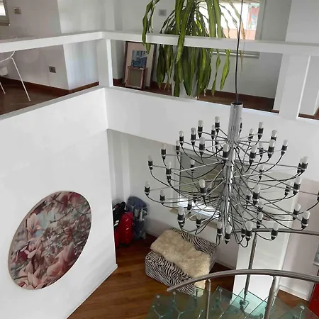 Luxury Spacious Flat With A Lovely Terrace 티라나