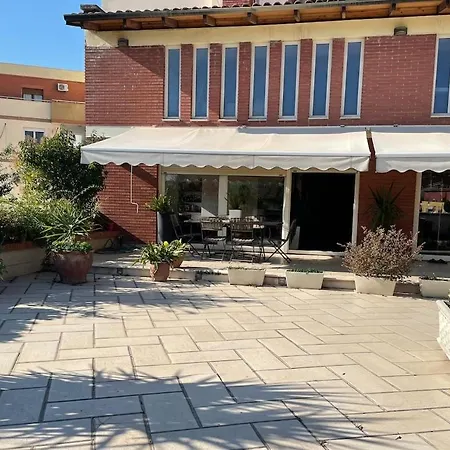 Luxury Spacious Flat With A Lovely Terrace 티라나