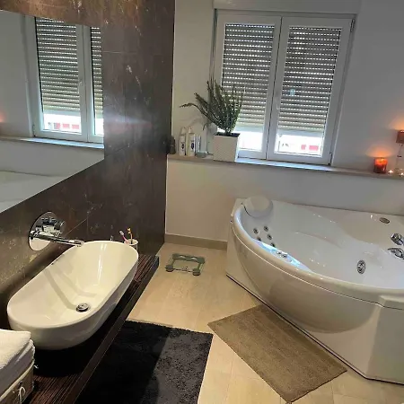 Luxury Spacious Flat With A Lovely Terrace