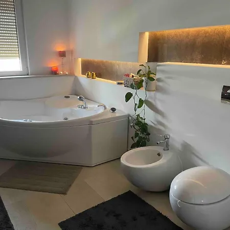 Luxury Spacious Flat With A Lovely Terrace Apartman Tirana