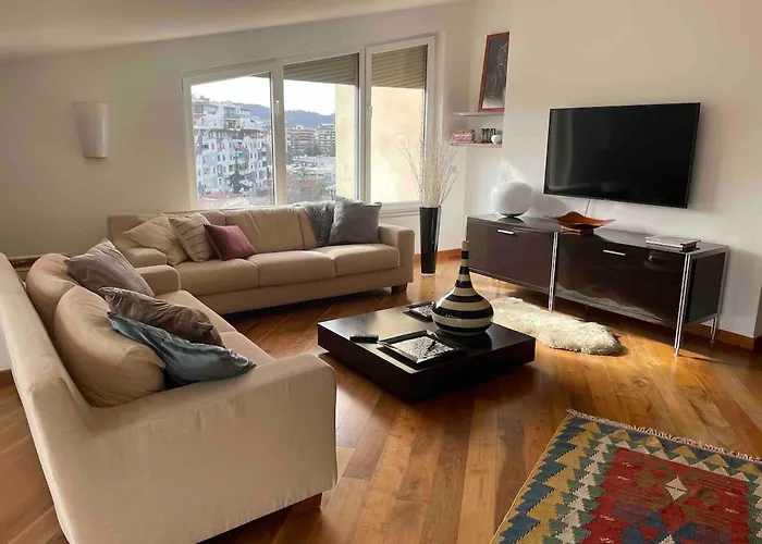 Διαμέρισμα Luxury Spacious Flat With A Lovely Terrace Τίρανα