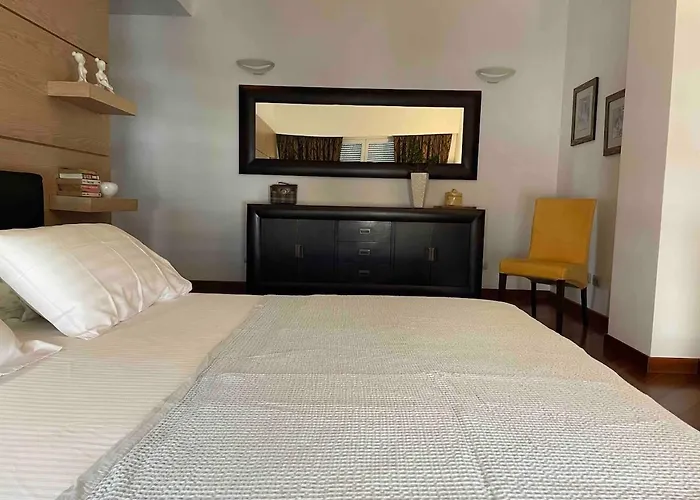 Luxury Spacious Flat With A Lovely Terrace * Τίρανα