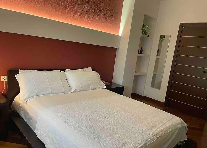 Luxury Spacious Flat With A Lovely Terrace Διαμέρισμα Τίρανα